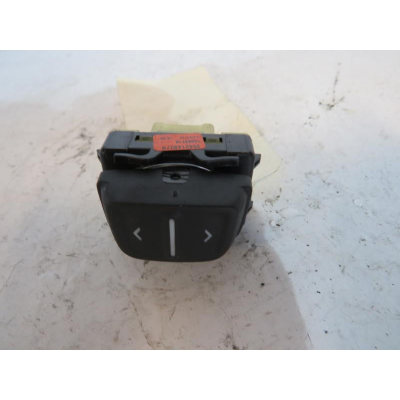 Interrupteur de leve vitre avant droit DACIA SANDERO 2 Photo n°1