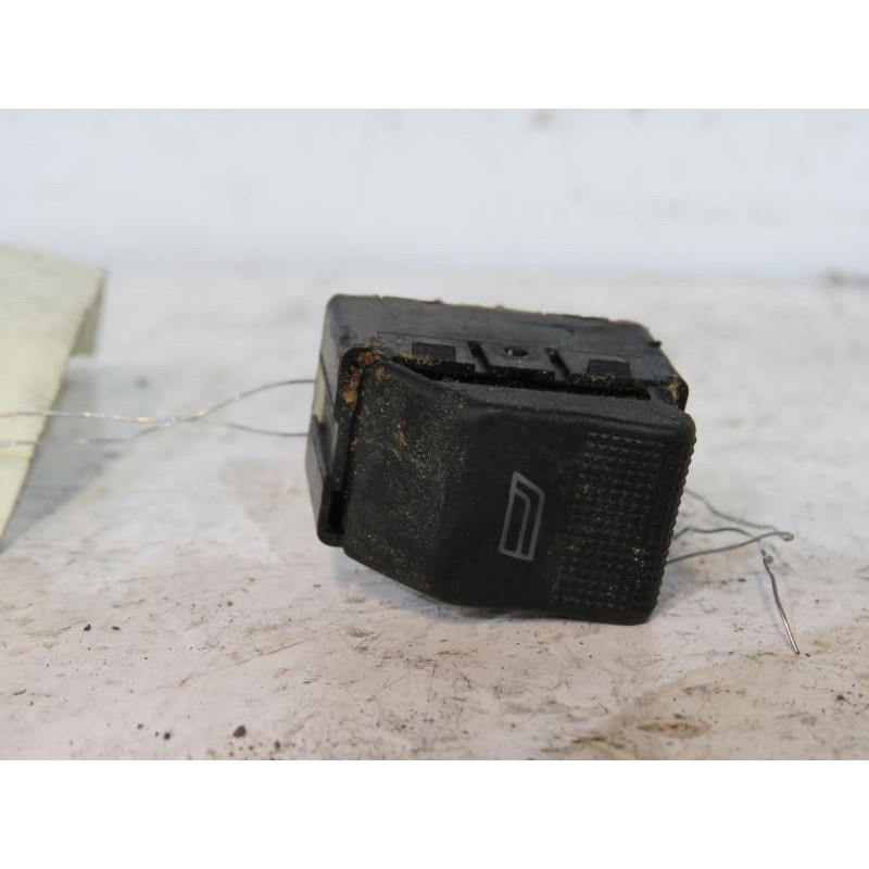 Interrupteur de leve vitre avant droit VOLKSWAGEN POLO 3 Photo n°1