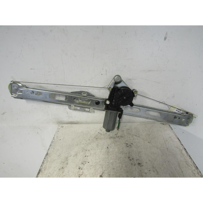Leve vitre electrique avant gauche MERCEDES CLASSE A 168 Photo n°1