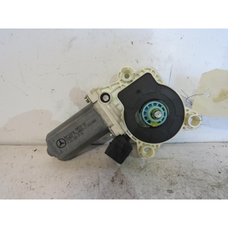Leve vitre electrique avant droit MERCEDES CLASSE C 203 Photo n°1