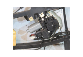 Leve vitre electrique avant gauche AUDI A4 1 Photo n°4