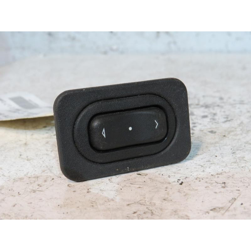 Interrupteur de leve vitre avant droit OPEL MERIVA A Photo n°1