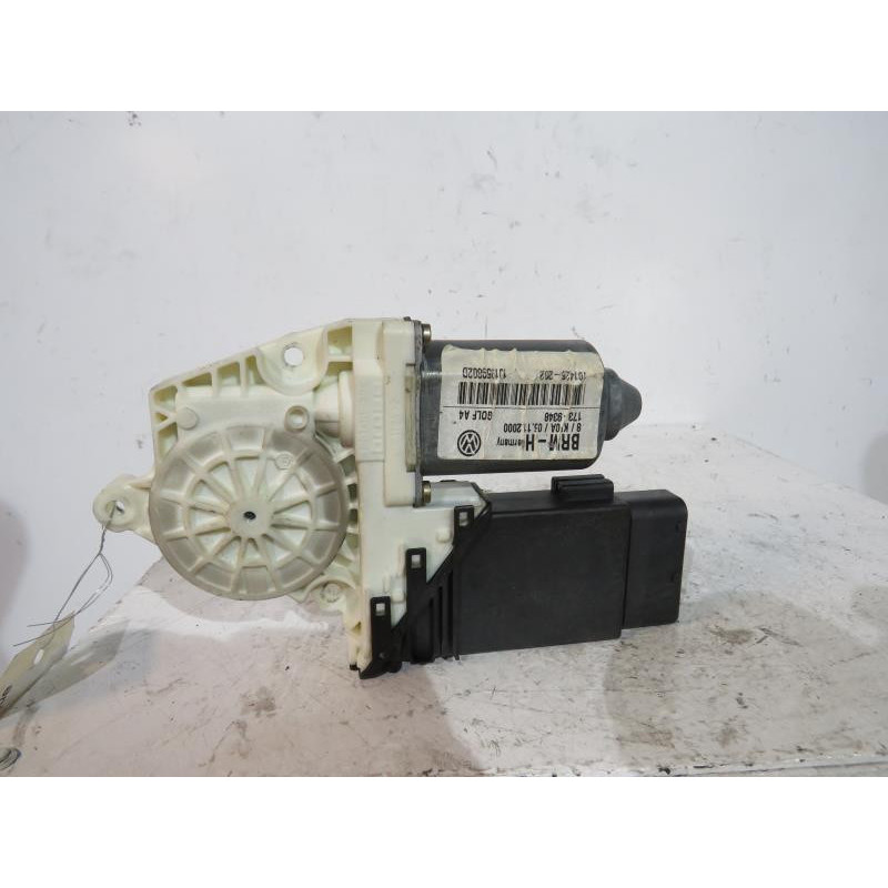 Moteur leve vitre avant droit VOLKSWAGEN GOLF 4 Photo n°1