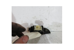 Interrupteur de leve vitre arriere gauche TOYOTA AVENSIS 2 Photo n°2