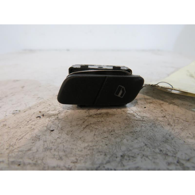 Interrupteur de leve vitre avant droit VOLKSWAGEN POLO 4 Photo n°1