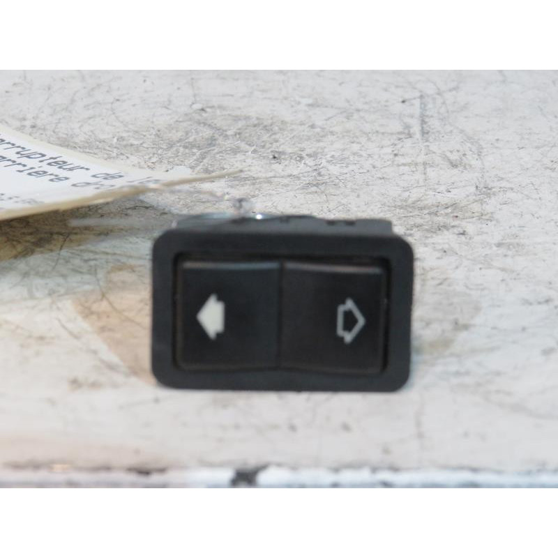 Interrupteur de leve vitre arriere droit BMW SERIE 5 E39 Photo n°1