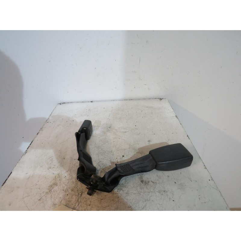 Attache ceinture arriere droit KIA CERATO Photo n°1