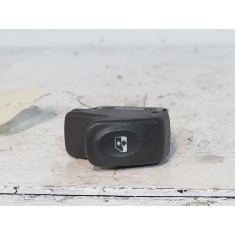 Interrupteur de leve vitre avant droit RENAULT CLIO 2 Photo n°1