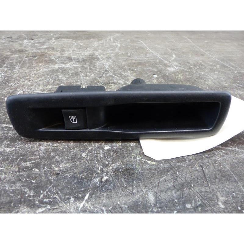 Interrupteur de leve vitre arriere droit RENAULT MEGANE 3 Photo n°1