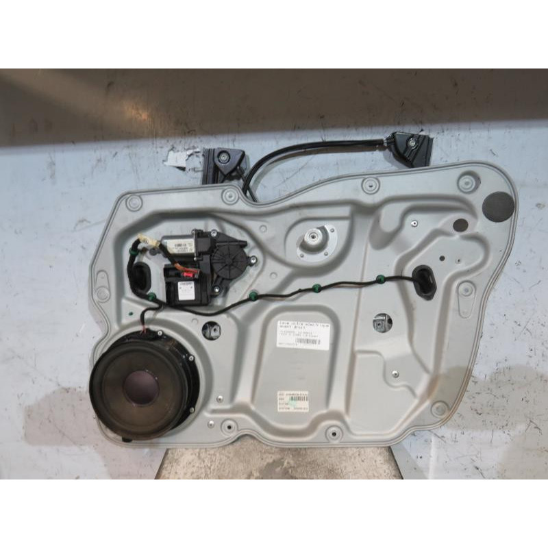 Leve vitre electrique avant droit VOLKSWAGEN CADDY 3 Photo n°1