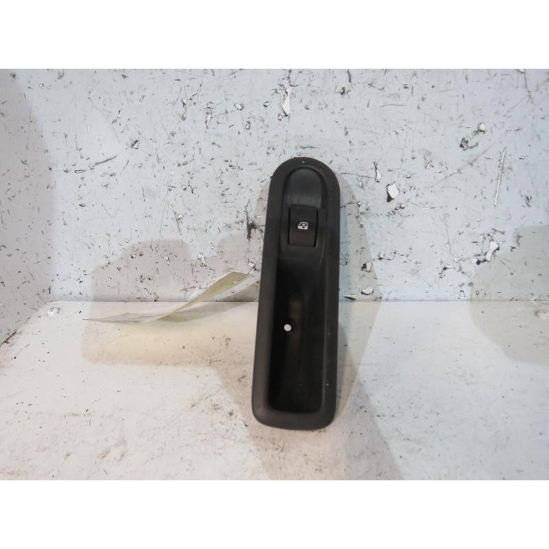 Interrupteur de leve vitre arriere gauche RENAULT MEGANE 2 Photo n°1