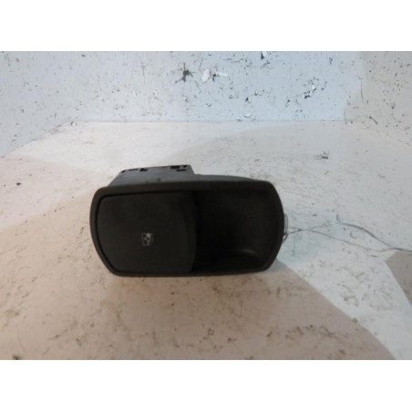 Interrupteur de leve vitre avant droit OPEL CORSA D