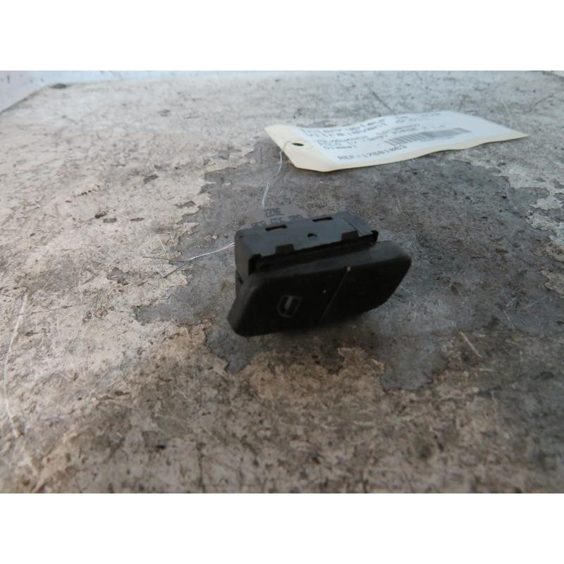 Interrupteur de leve vitre avant droit VOLKSWAGEN POLO 4 Photo n°1