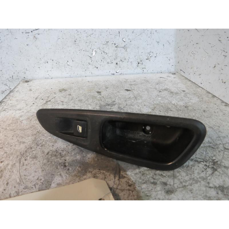 Interrupteur de leve vitre arriere droit PEUGEOT 308 1 SW Photo n°1