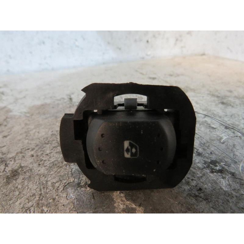 Interrupteur de leve vitre avant droit RENAULT LAGUNA 2 Photo n°1