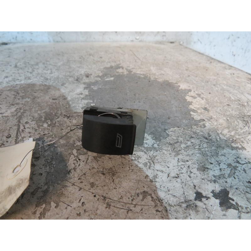 Interrupteur de leve vitre arriere gauche AUDI A3 1 Photo n°1