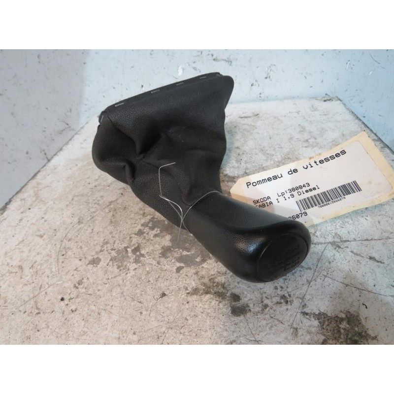 Pommeau de vitesses SKODA FABIA 1 Photo n°1