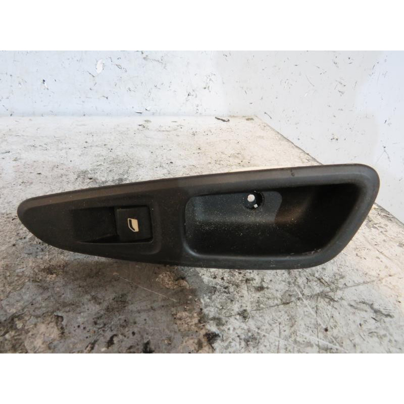 Interrupteur de leve vitre arriere droit PEUGEOT 308 1 SW Photo n°1