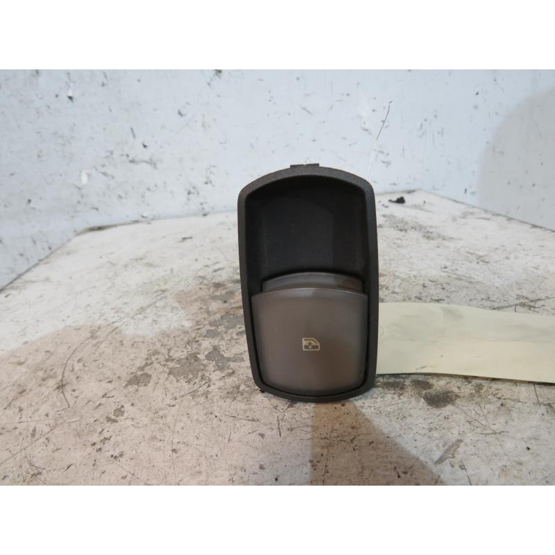 Interrupteur de leve vitre avant droit OPEL CORSA D Photo n°1