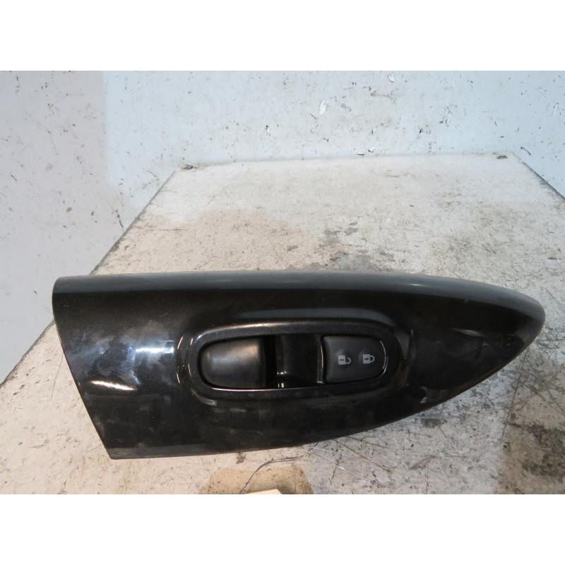 Interrupteur de leve vitre avant droit NISSAN JUKE 1 Photo n°1