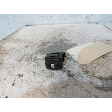 Interrupteur de leve vitre arriere droit PEUGEOT 607