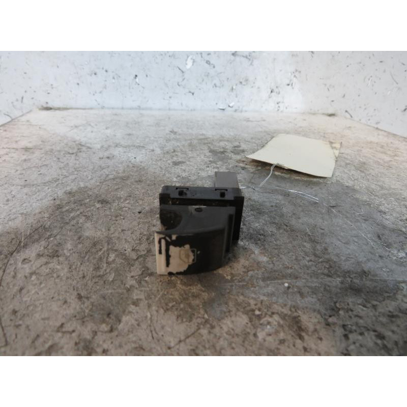 Interrupteur de leve vitre avant droit SEAT ALTEA Photo n°1