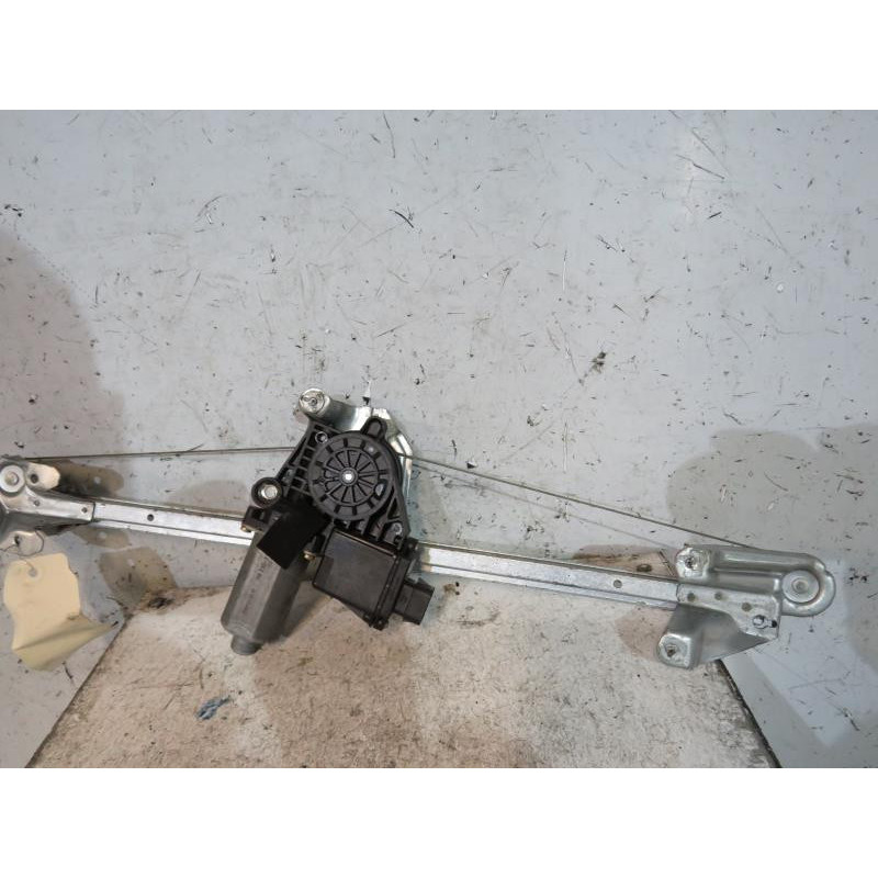 Leve vitre electrique avant gauche OPEL ZAFIRA A Photo n°1