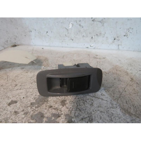 Interrupteur de leve vitre arriere droit TOYOTA RAV4 2