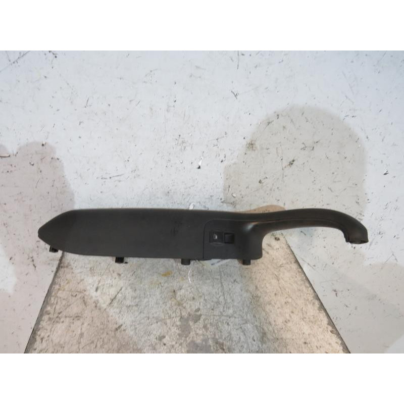 Interrupteur de leve vitre avant droit AUDI A4 2 Photo n°1