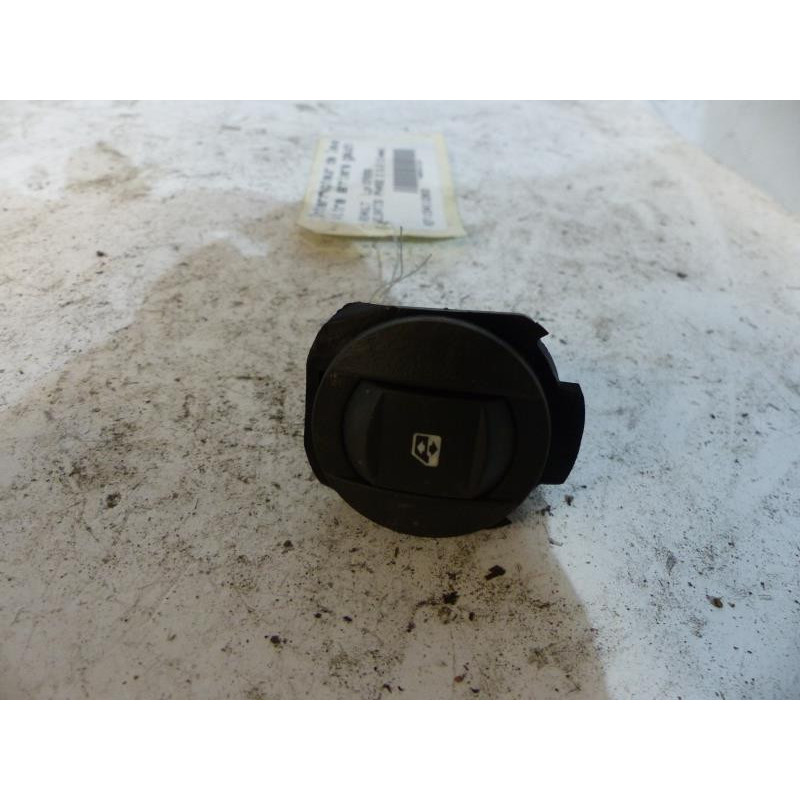 Interrupteur de leve vitre arriere gauche RENAULT VEL SATIS Photo n°1