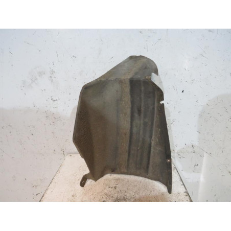 Pare boue arriere droit RENAULT MEGANE 1