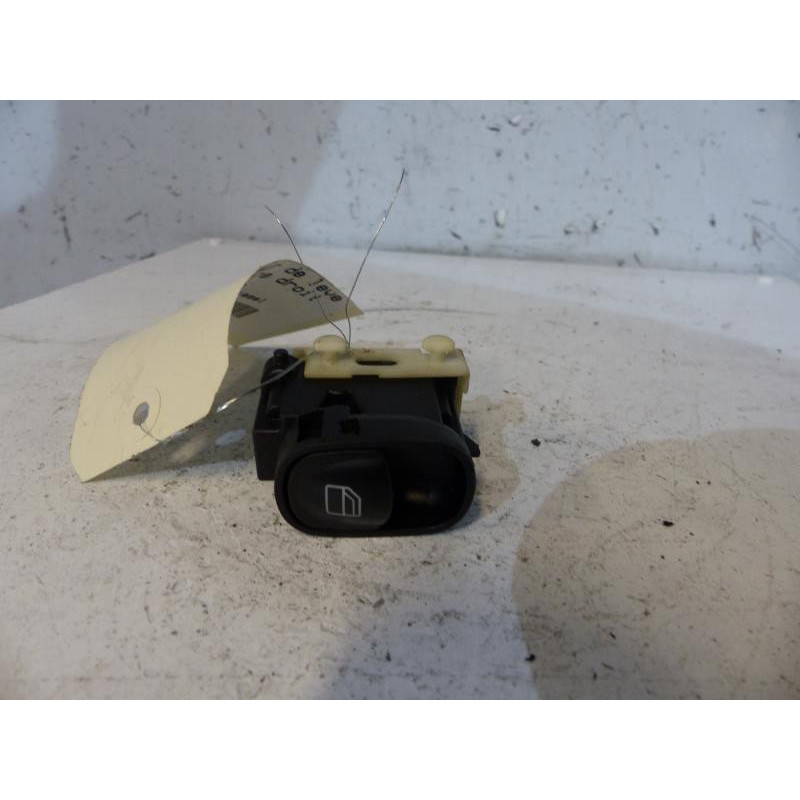 Interrupteur de leve vitre arriere droit MERCEDES CLASSE C 203 Photo n°1