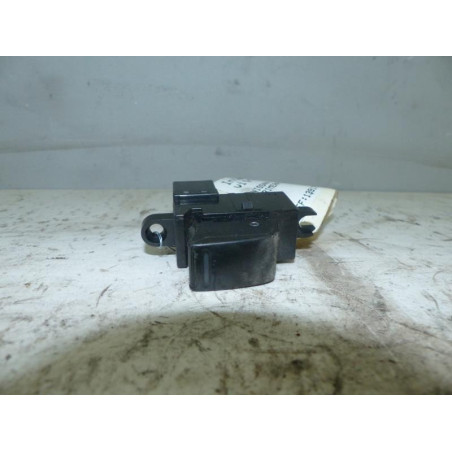 Interrupteur de leve vitre avant droit NISSAN PRIMERA 4