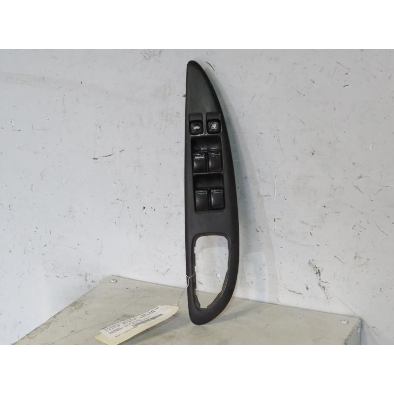 Interrupteur de leve vitre avant gauche NISSAN PRIMERA 4 Photo n°1