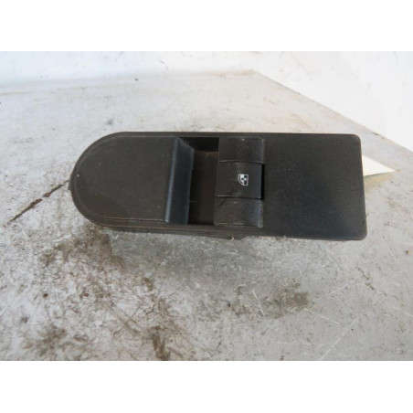 Interrupteur de leve vitre avant droit OPEL ASTRA H