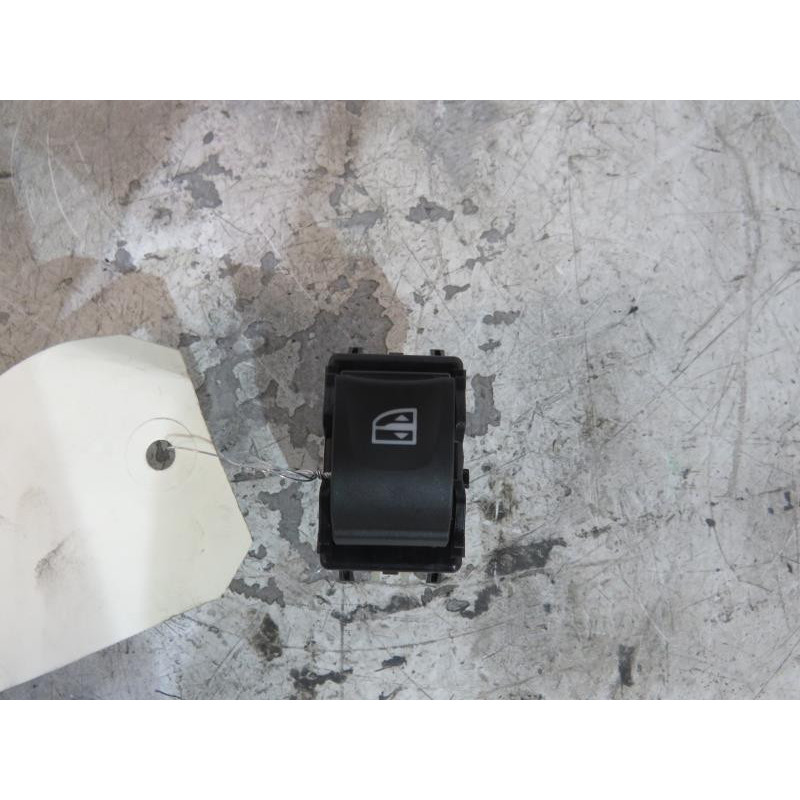 Interrupteur de leve vitre avant droit RENAULT CLIO 4 Photo n°1