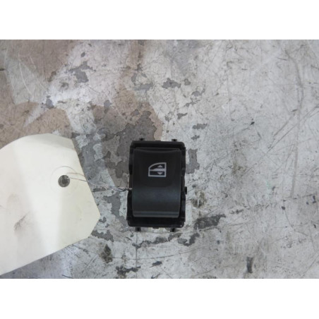 Interrupteur de leve vitre avant droit RENAULT CLIO 4