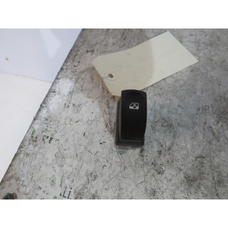 Interrupteur de leve vitre arriere gauche RENAULT CLIO 3 Photo n°1