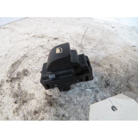 Interrupteur de leve vitre arriere droit PEUGEOT 308 1