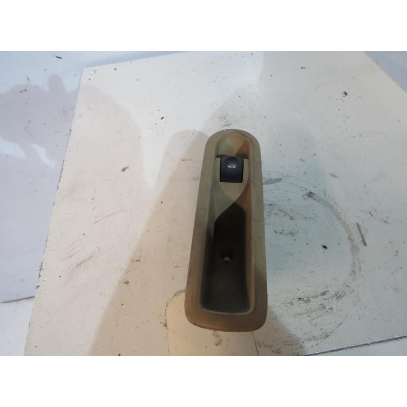 Interrupteur de leve vitre arriere droit RENAULT MODUS Photo n°1