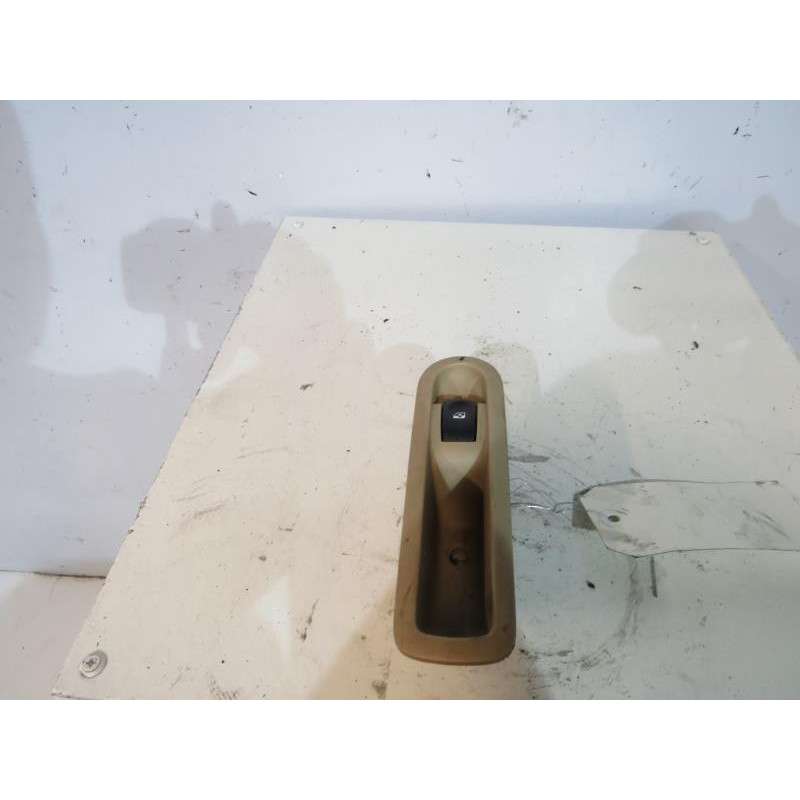 Interrupteur de leve vitre arriere gauche RENAULT MODUS Photo n°1