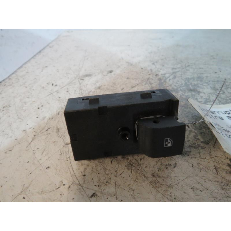 Interrupteur de leve vitre arriere gauche OPEL ASTRA J SPORTS Photo n°1