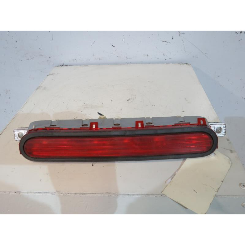 Feu arriere stop central TOYOTA COROLLA VERSO 2 Photo n°1