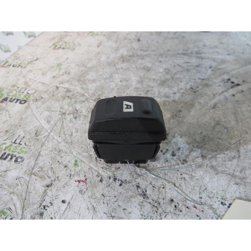 Interrupteur de leve vitre avant gauche CITROEN XSARA PICASSO Photo n°1