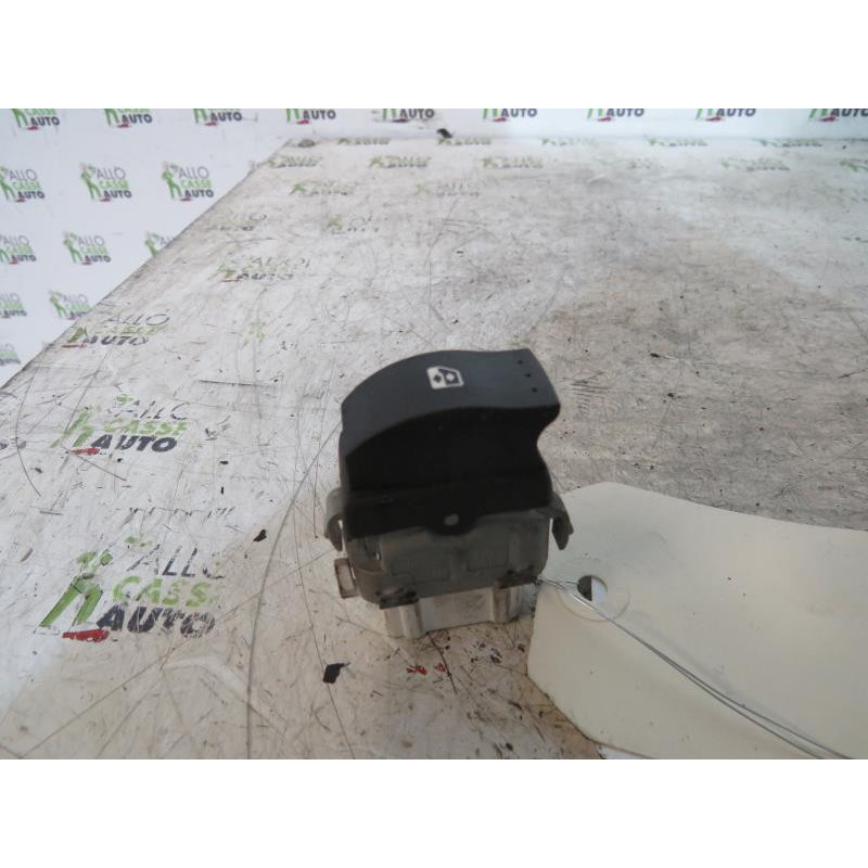 Interrupteur de leve vitre arriere droit RENAULT ESPACE 4 Photo n°1