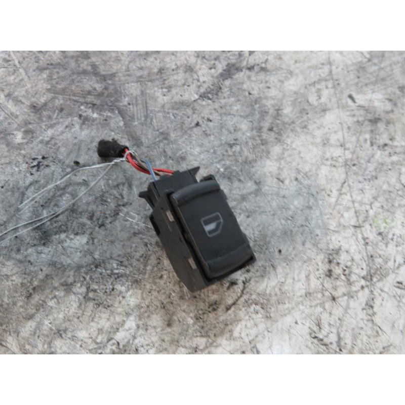 Interrupteur de leve vitre arriere droit VOLKSWAGEN GOLF 4 Photo n°1