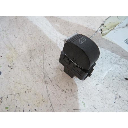 Interrupteur de leve vitre avant droit FORD FIESTA 6