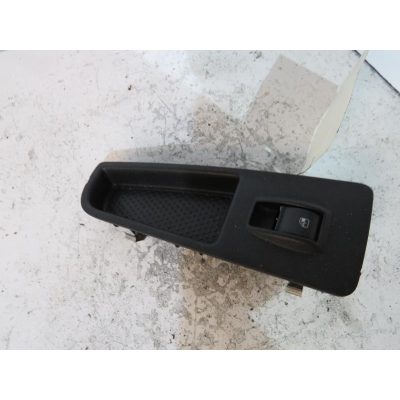 Interrupteur de leve vitre avant droit FIAT GRANDE PUNTO Photo n°1