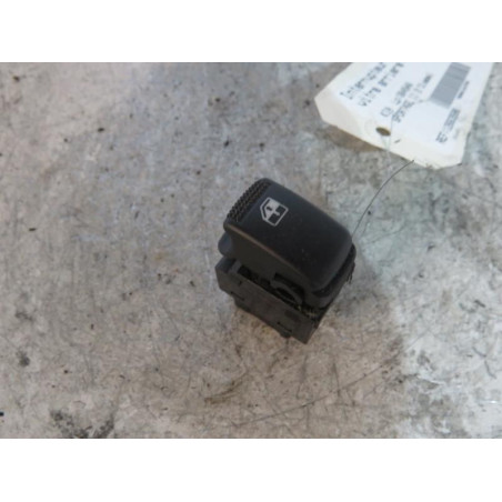 Interrupteur de leve vitre arriere droit KIA SPORTAGE 2