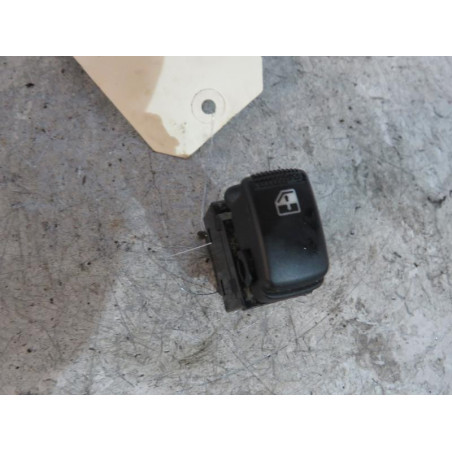 Interrupteur de leve vitre arriere gauche KIA SPORTAGE 2
